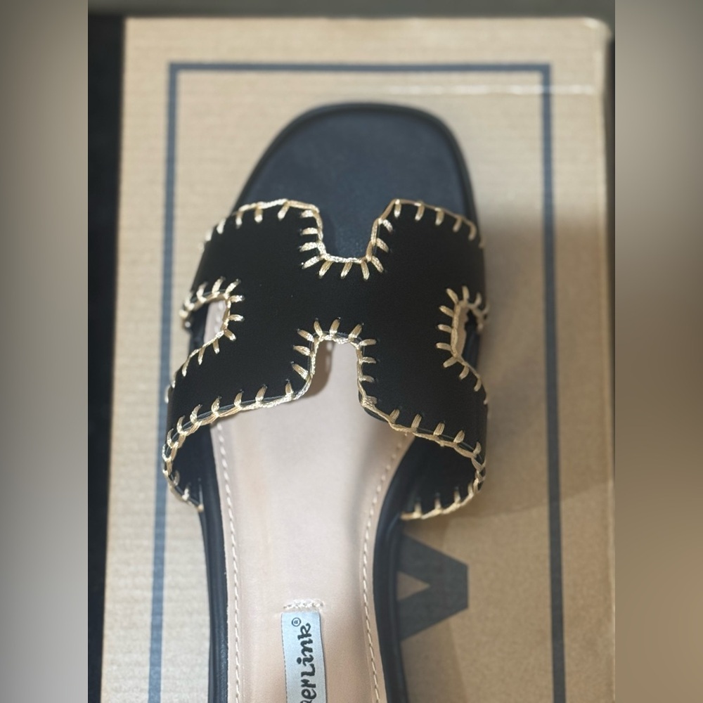 Luxury Women's Black Slide Sandals with Contrast Stitching - SIZE 9 - Picture 5 of 6
